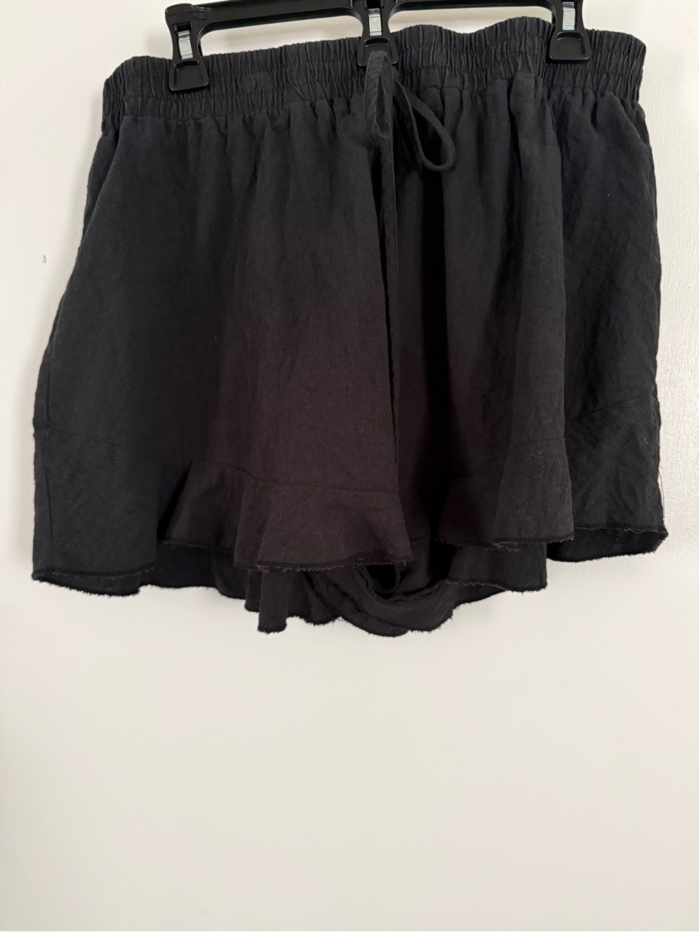 SHEIN Black Ruffle-Hem Elastic-Waist Shorts